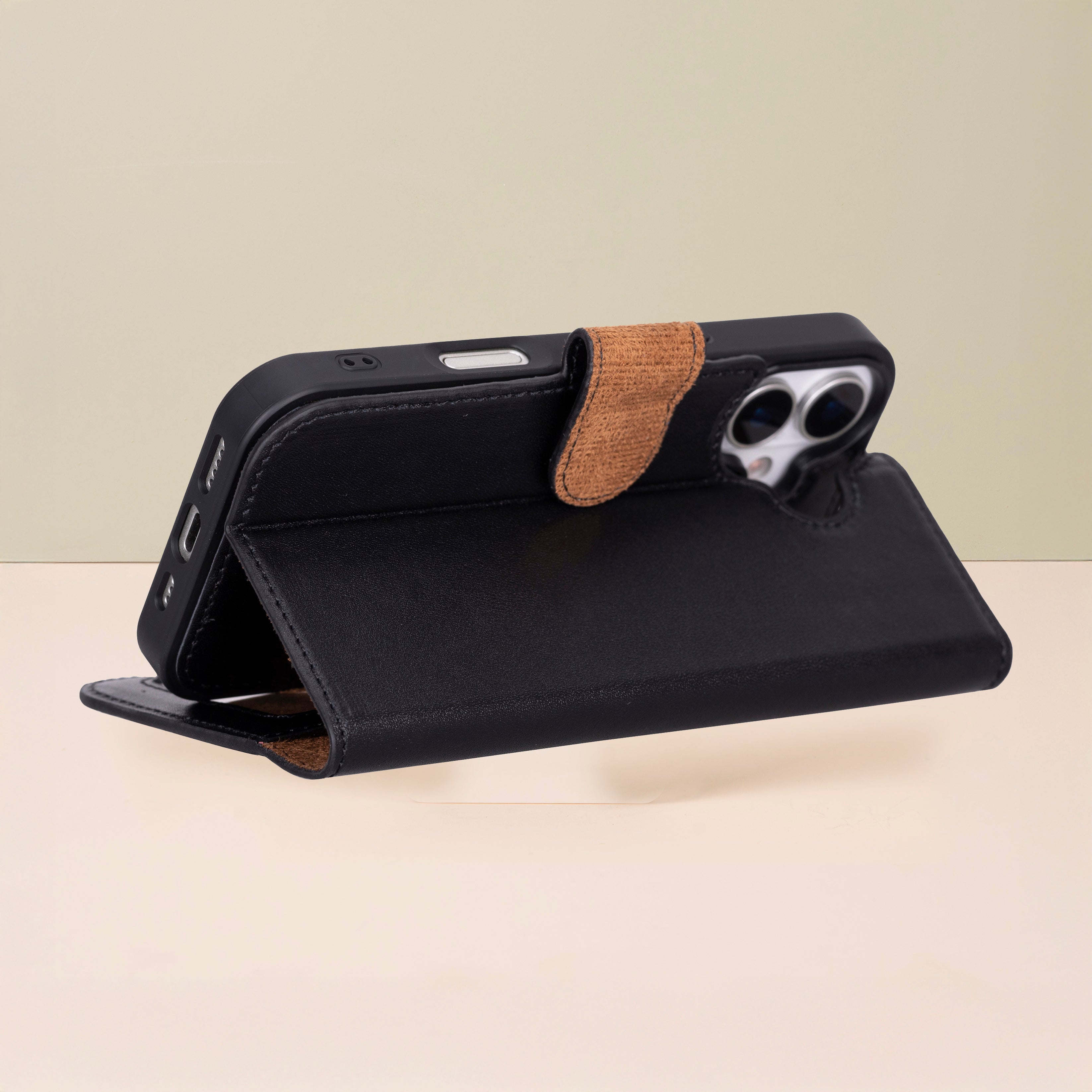 Leathere iPhone 17 Wallet Case – Black - New York